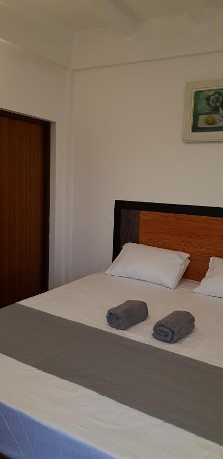 Hotel Coldworld نوفارا إيلِيا المظهر الخارجي الصورة